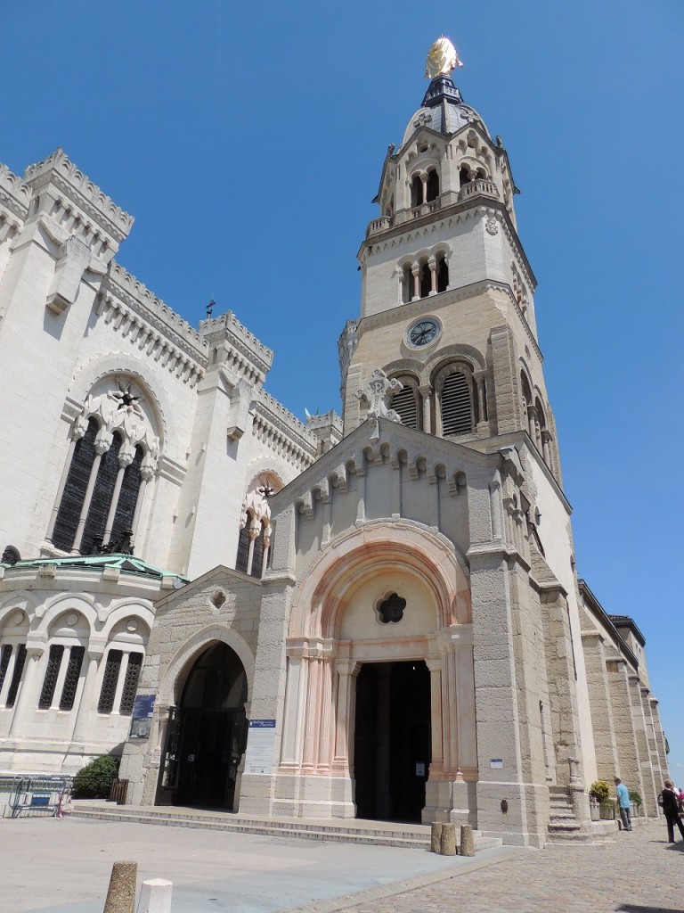 赤い屋根で統一された美しいリヨン(Lyon)の街並 フランス瓦メーカー「エディリアンス」スタッフのフランス探訪記♪